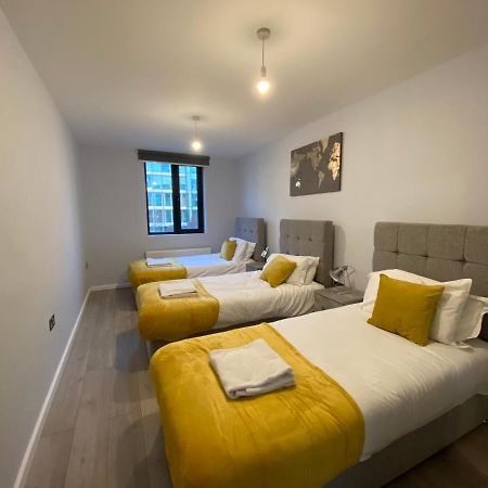 Cosy Flats Near Heathrow, Group Bookings Available With Parking Space Hounslow Kültér fotó