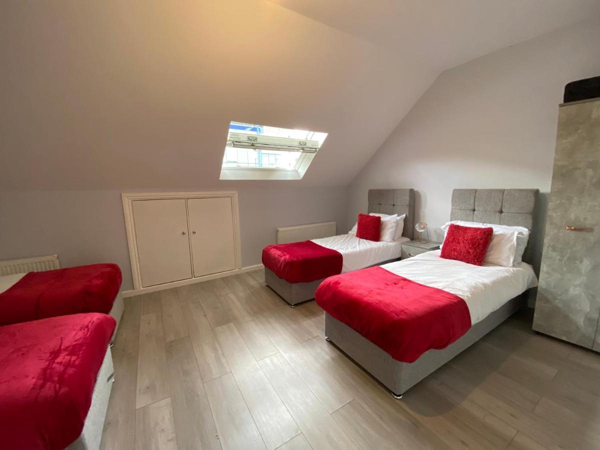 Cosy Flats Near Heathrow, Group Bookings Available With Parking Space Hounslow Kültér fotó
