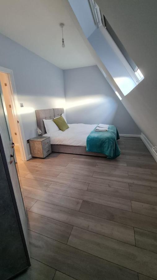 Cosy Flats Near Heathrow, Group Bookings Available With Parking Space Hounslow Kültér fotó