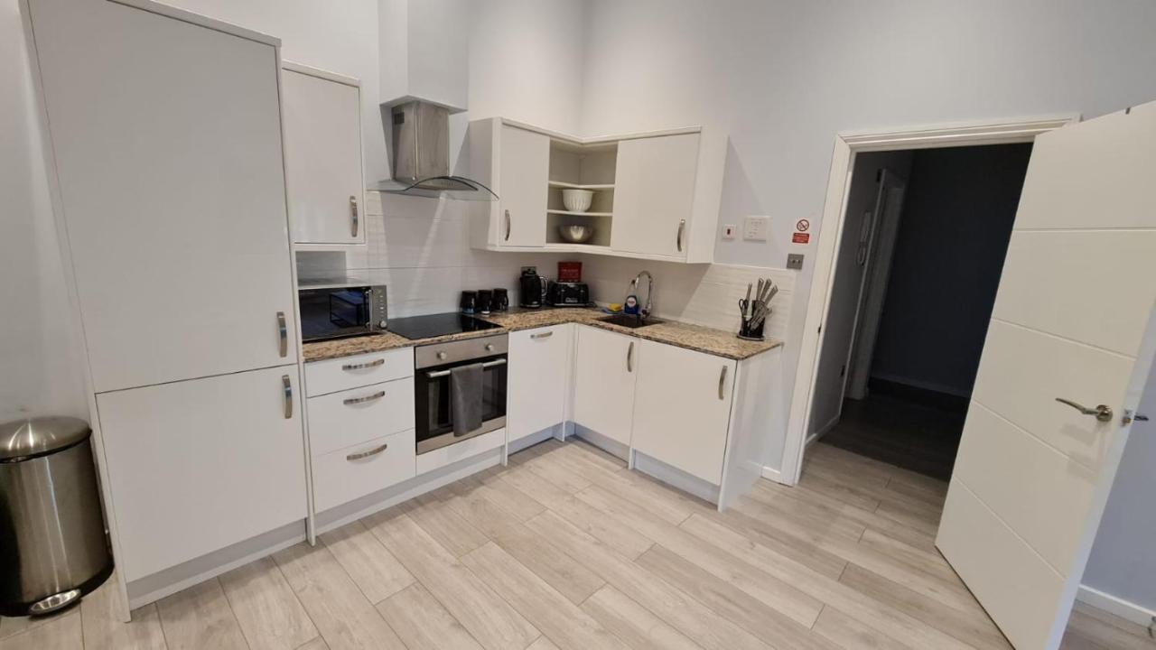 Cosy Flats Near Heathrow, Group Bookings Available With Parking Space Hounslow Kültér fotó