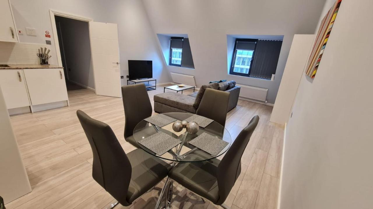 Cosy Flats Near Heathrow, Group Bookings Available With Parking Space Hounslow Kültér fotó
