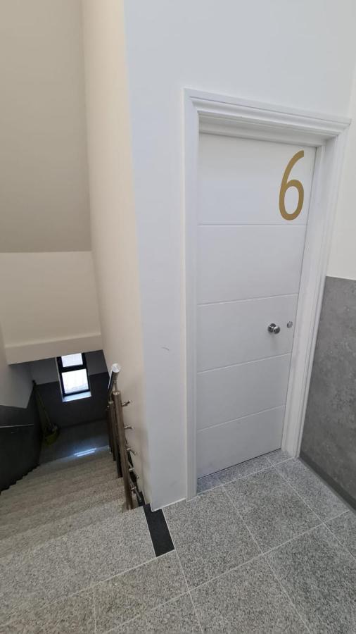 Cosy Flats Near Heathrow, Group Bookings Available With Parking Space Hounslow Kültér fotó
