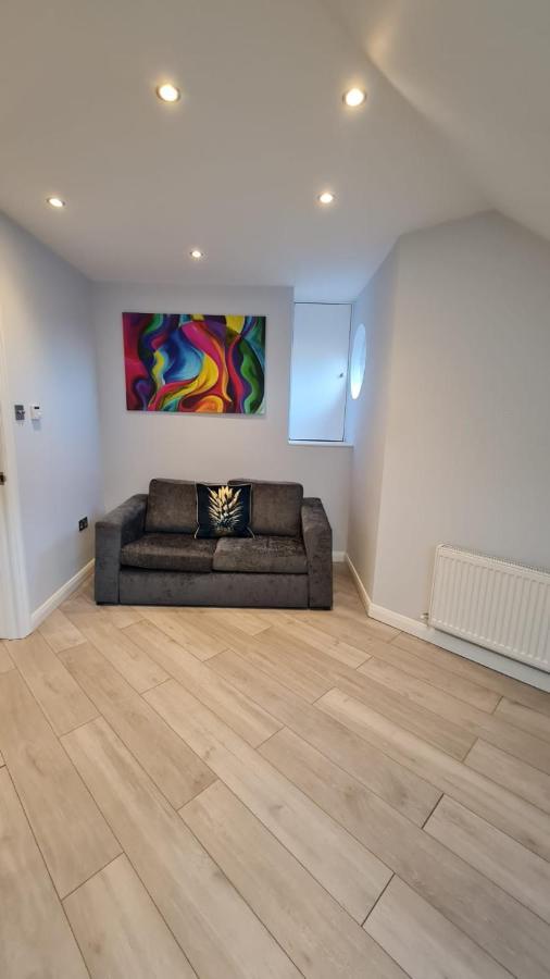 Cosy Flats Near Heathrow, Group Bookings Available With Parking Space Hounslow Kültér fotó