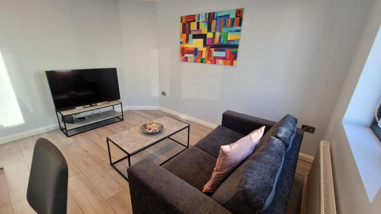 Cosy Flats Near Heathrow, Group Bookings Available With Parking Space Hounslow Kültér fotó