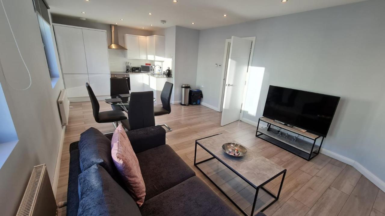 Cosy Flats Near Heathrow, Group Bookings Available With Parking Space Hounslow Kültér fotó