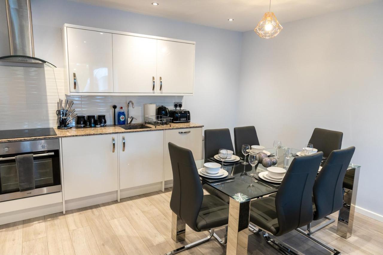 Cosy Flats Near Heathrow, Group Bookings Available With Parking Space Hounslow Kültér fotó