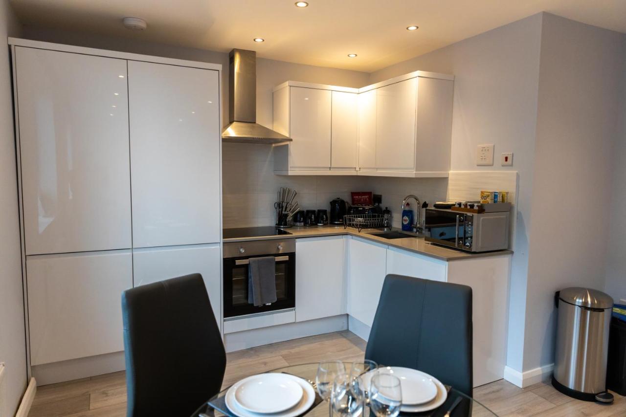 Cosy Flats Near Heathrow, Group Bookings Available With Parking Space Hounslow Kültér fotó