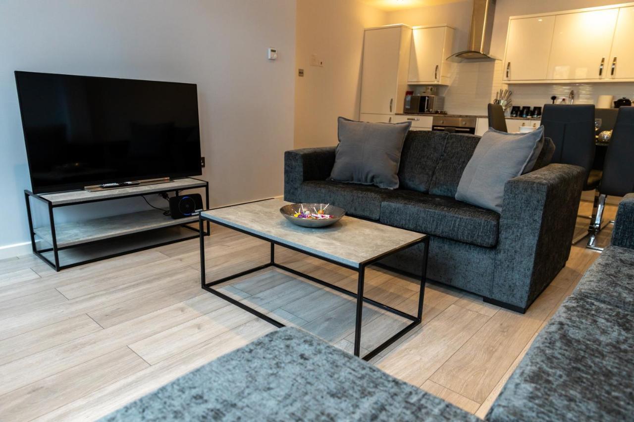 Cosy Flats Near Heathrow, Group Bookings Available With Parking Space Hounslow Kültér fotó