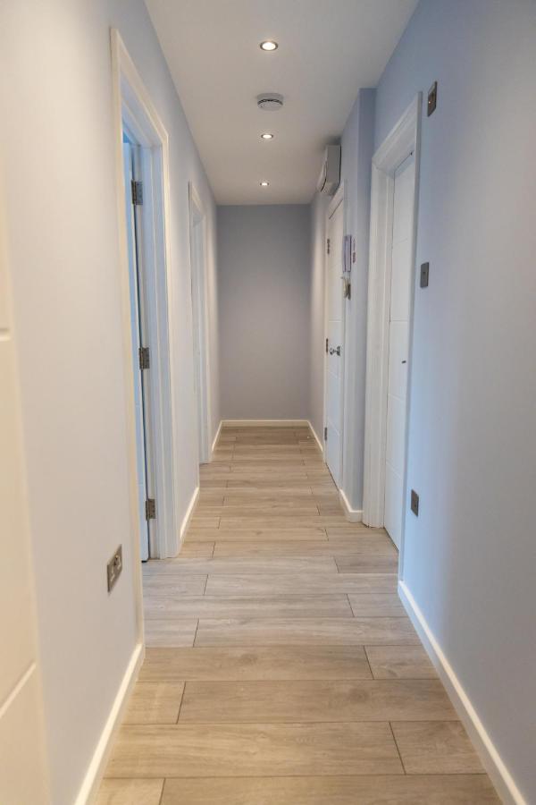 Cosy Flats Near Heathrow, Group Bookings Available With Parking Space Hounslow Kültér fotó