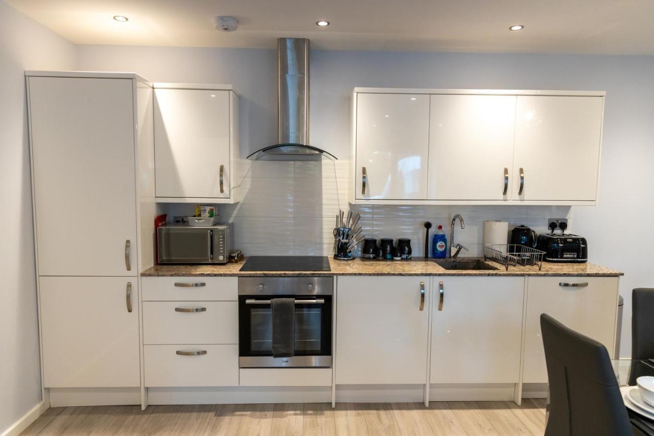 Cosy Flats Near Heathrow, Group Bookings Available With Parking Space Hounslow Kültér fotó