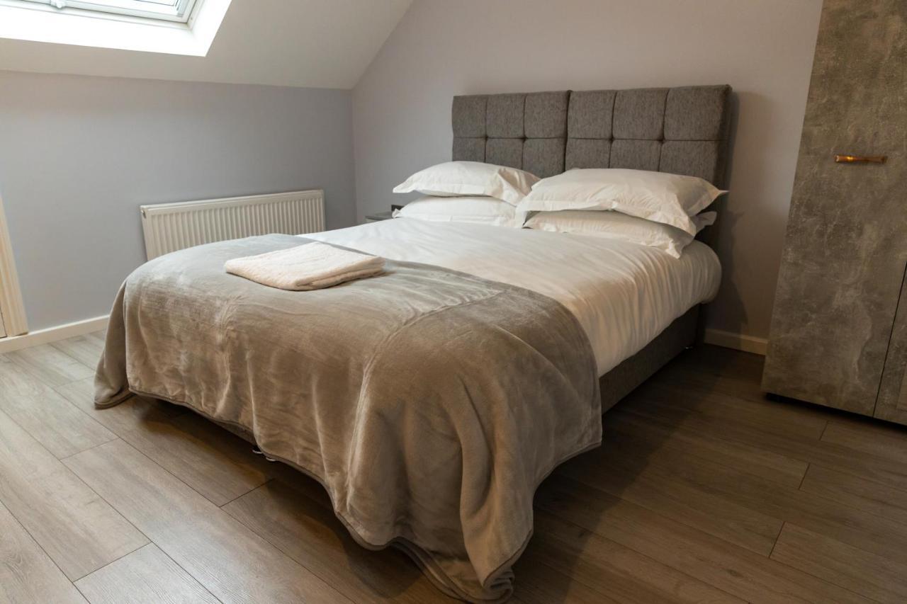 Cosy Flats Near Heathrow, Group Bookings Available With Parking Space Hounslow Kültér fotó