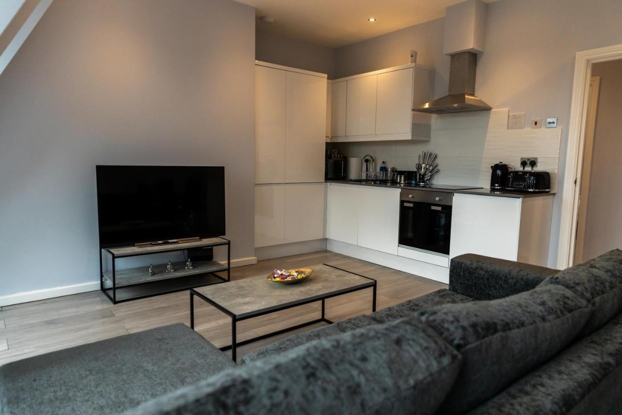 Cosy Flats Near Heathrow, Group Bookings Available With Parking Space Hounslow Kültér fotó