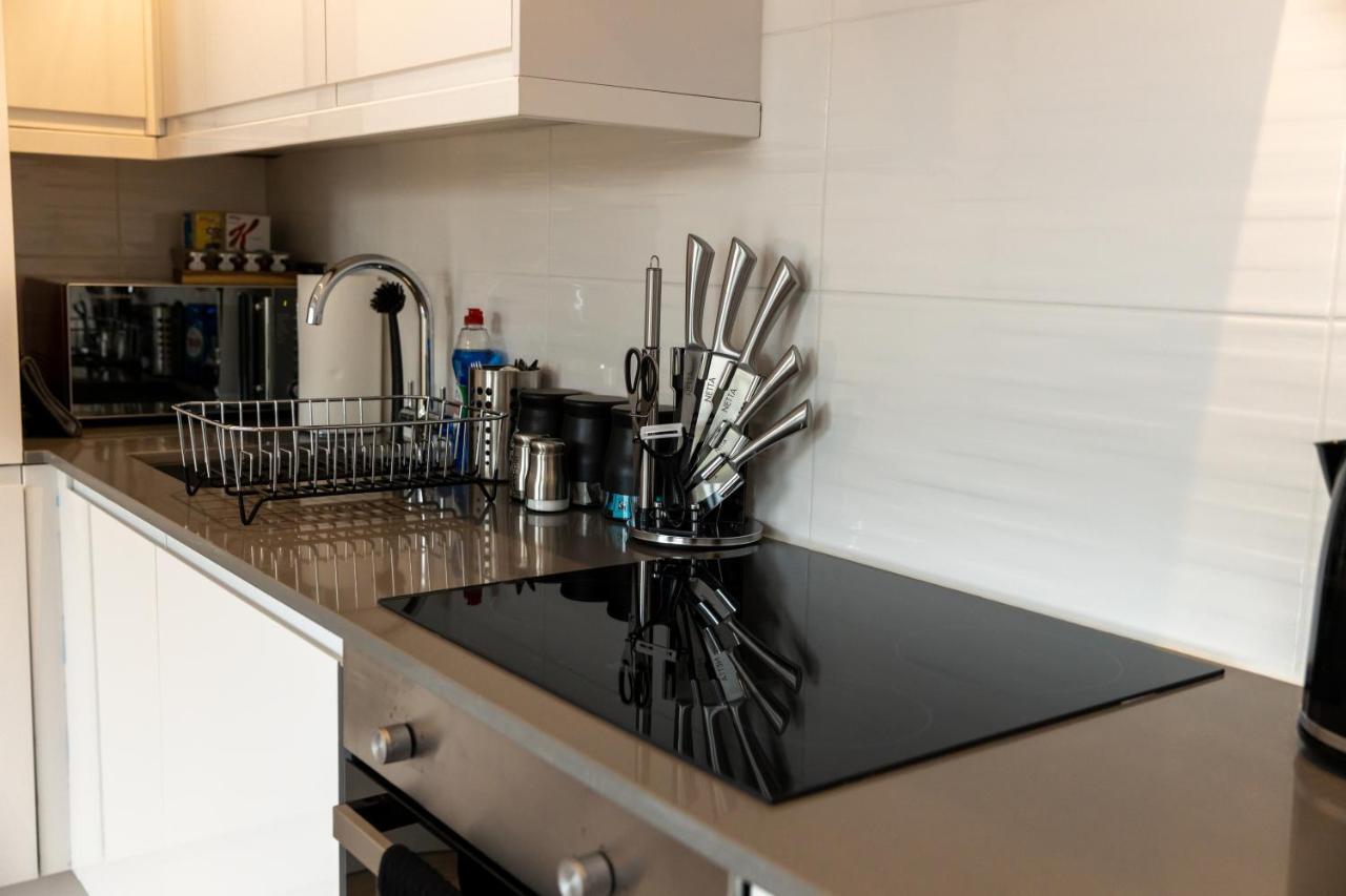 Cosy Flats Near Heathrow, Group Bookings Available With Parking Space Hounslow Kültér fotó