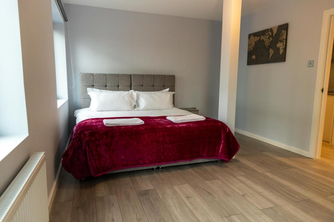 Cosy Flats Near Heathrow, Group Bookings Available With Parking Space Hounslow Kültér fotó
